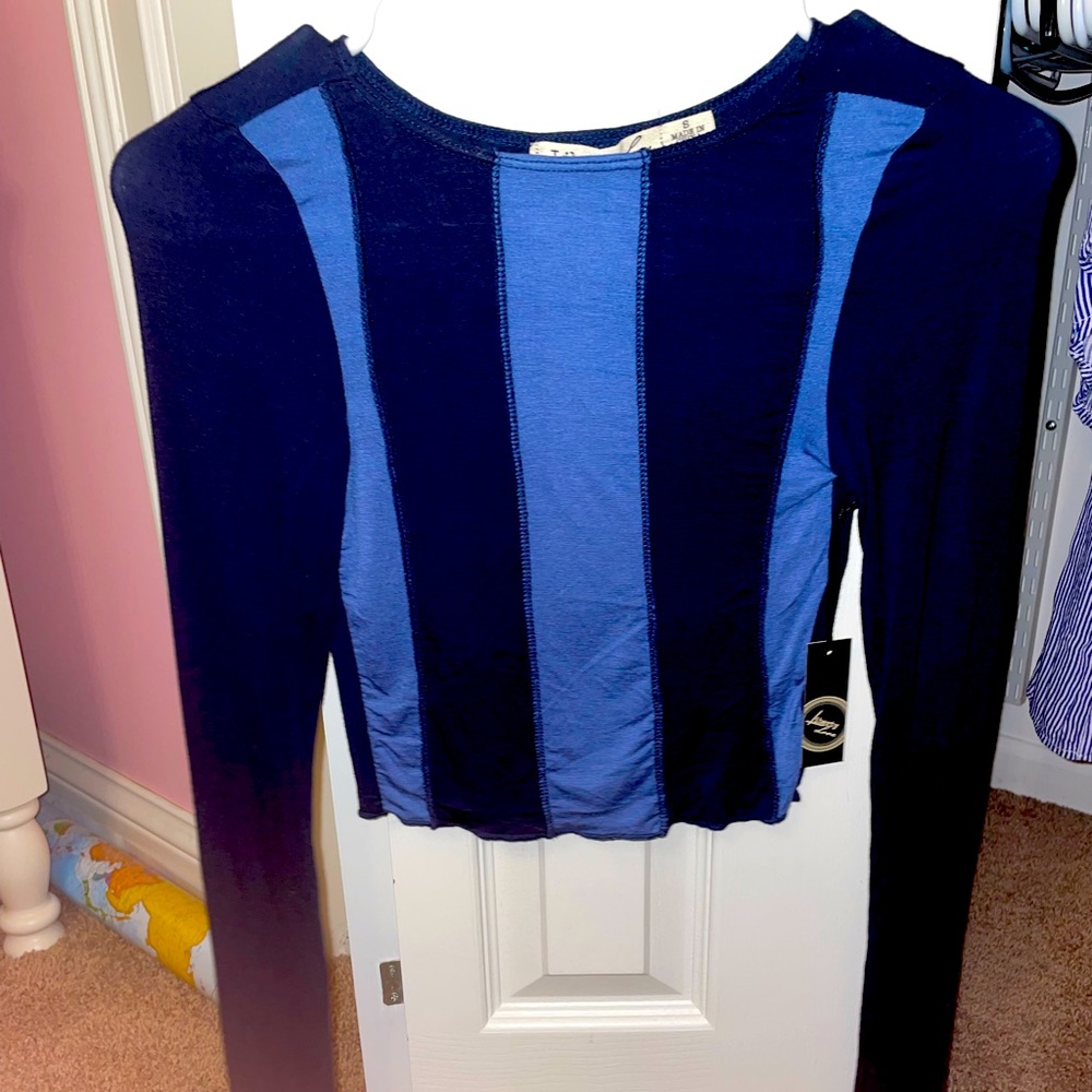 NEW WITH TAGS Forever 21 long sleeve crop top in blue